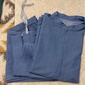 FIGS SCRUB SET HEATHER INDIGO (OG) Rafaela Top (L) Zamora Jogger Pants (LP)